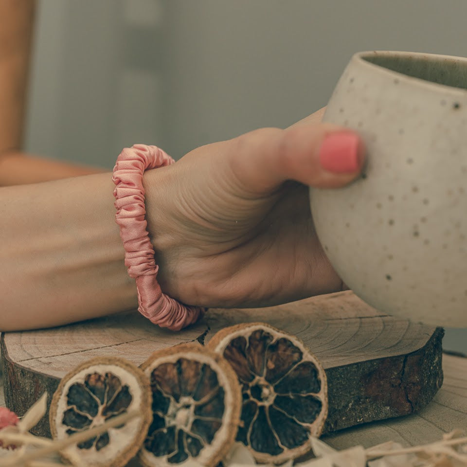 scrunchies-pequeños-seda-rosa